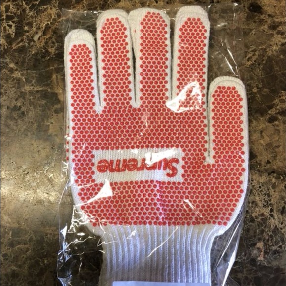 Supreme SS18 Grip Work Gloves
Color:Red/White - Picture 2 of 3